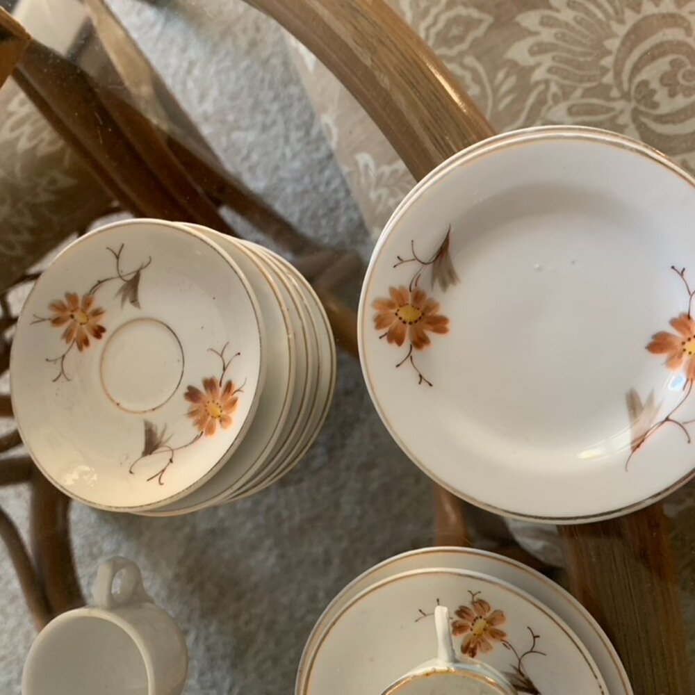 Tiny Tea Set - Picture 3 of 5